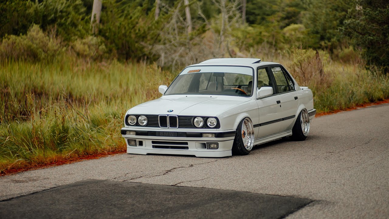 Bagged BMW E30 on Air Suspension With ITB's | Bag Riders