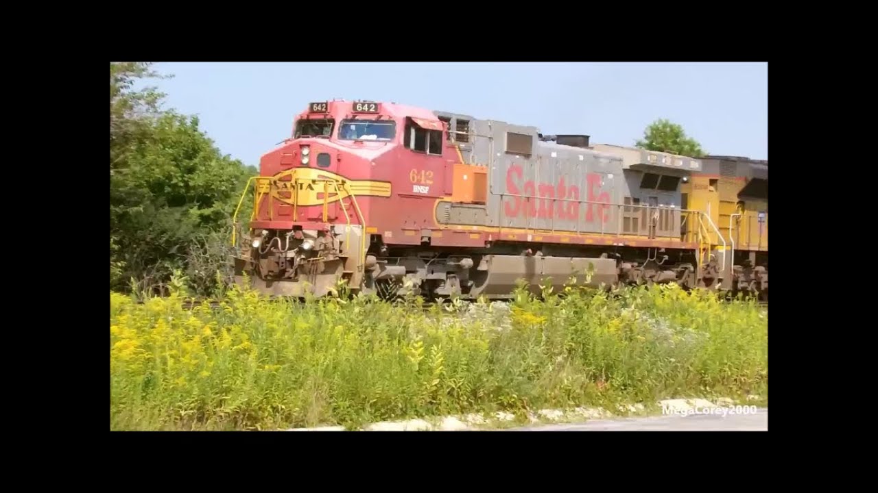 RARE! BNSF 642 leads Westbounder