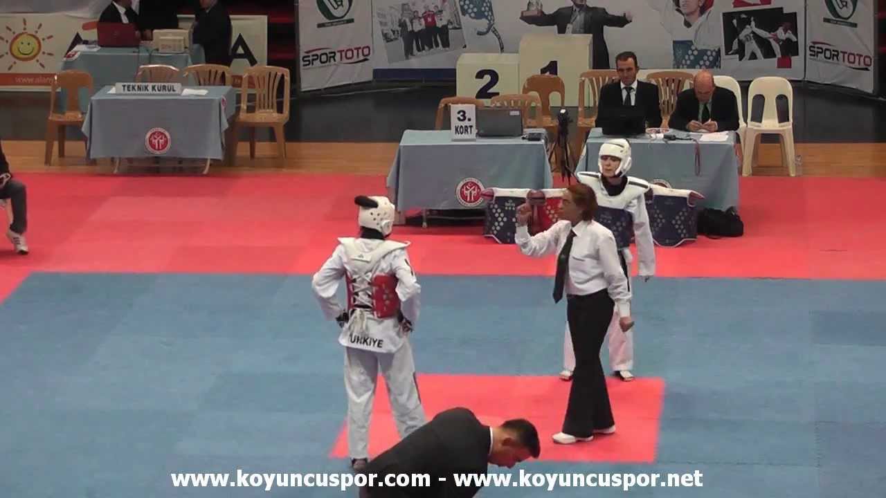 53kg Quarterfinal Damla Sezgin vs Hulya Oveyogullari (2013 Turkish Senyor TKD Championships)