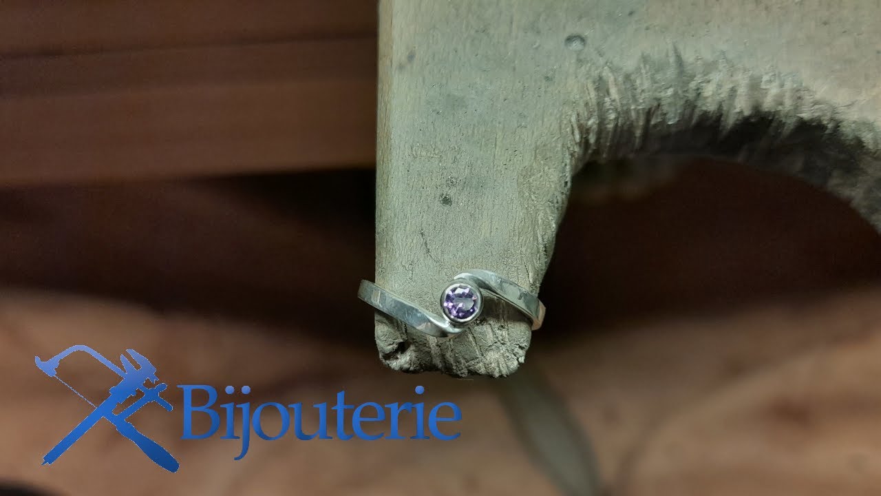 Fabriquer rapidement une bague simple en argent et sertie.