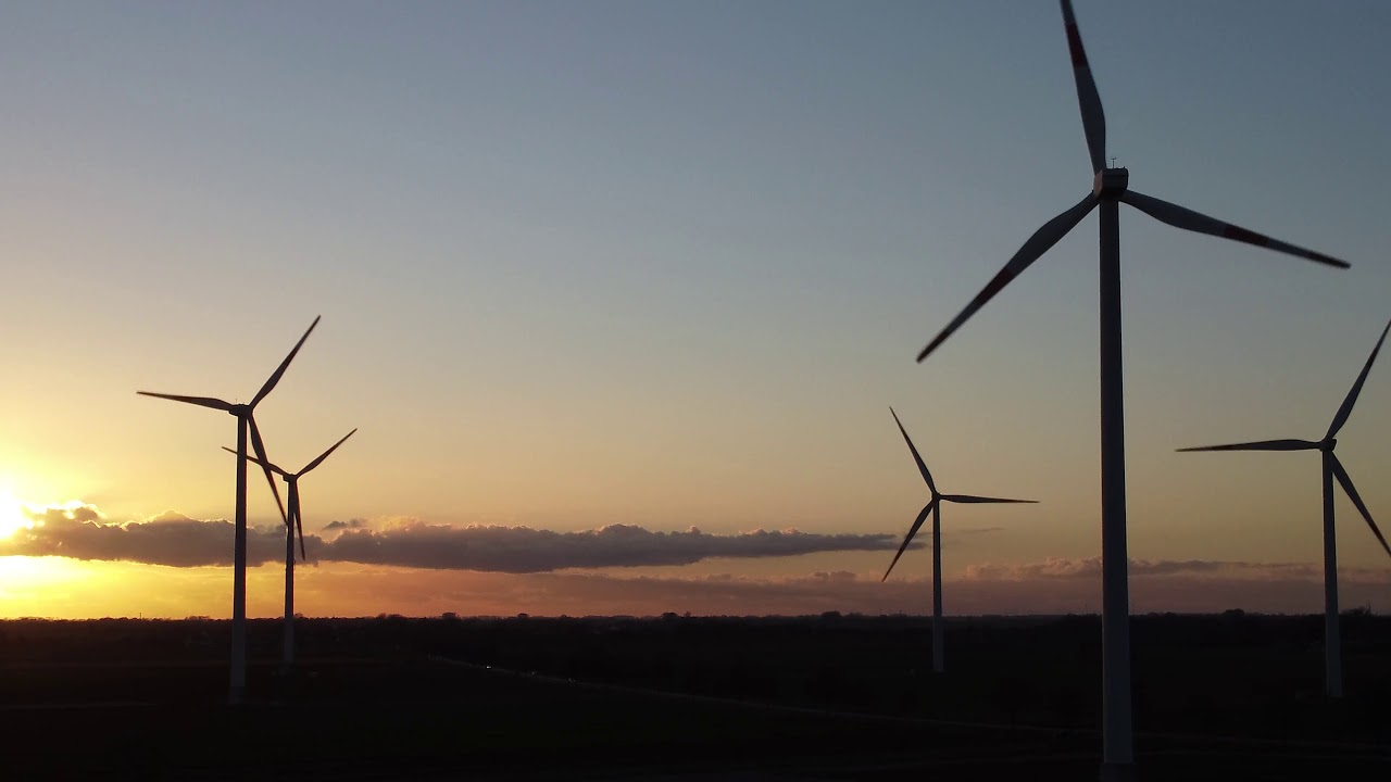 Raa Besenbek | Sonnenuntergang am Windpark
