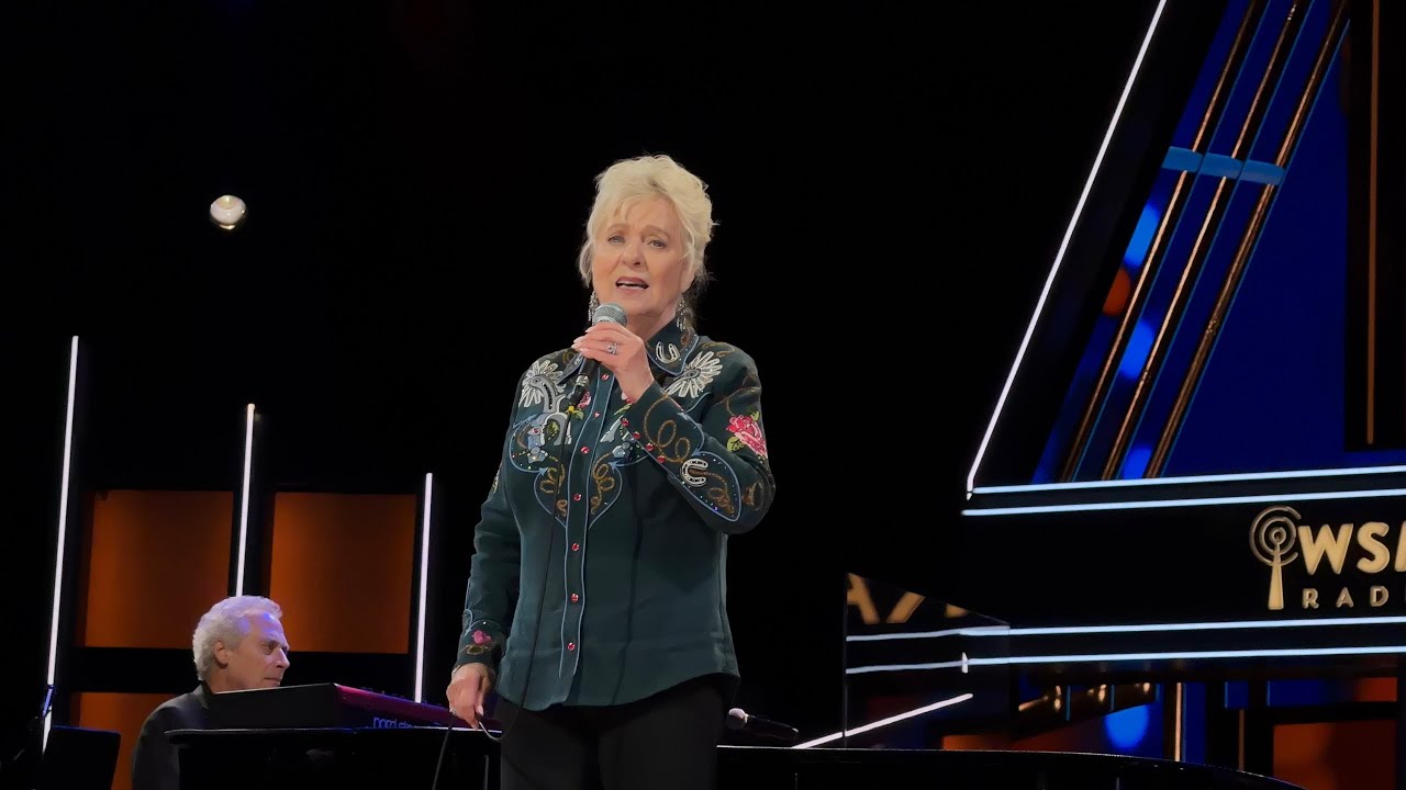 Connie Smith - Here Comes My Baby Back Again