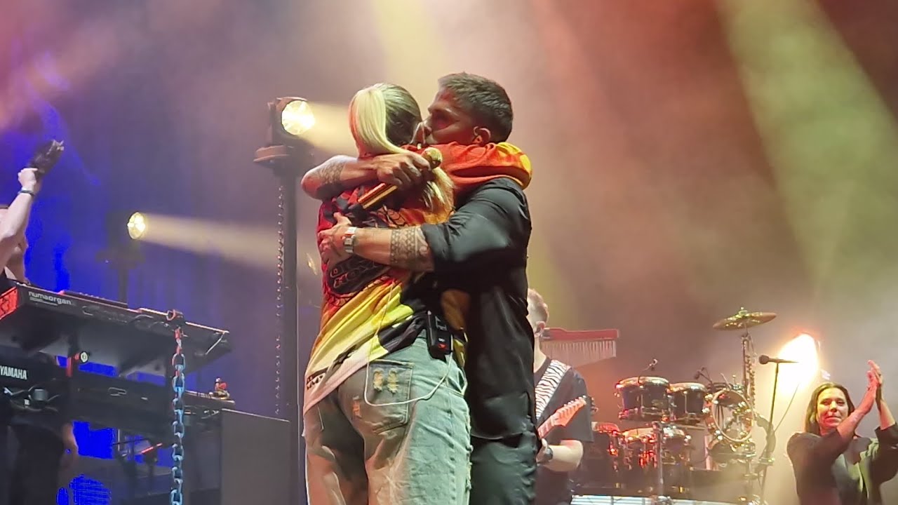 Andre Hazes en Roxeanne Hazes samen op het podium - Tivoli Utrecht Clubtour