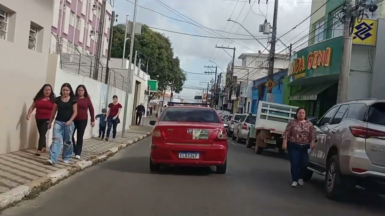Capão bonito sp no centro sábado com muita pessoa
