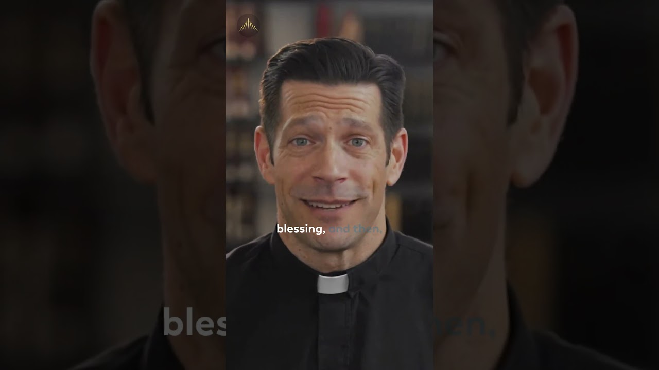 Как священники святят воду? (Отец Майк Шмитц) 