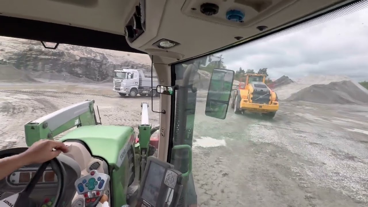 OnBoard FENDT 716 | Picking up Gravel at Quarry || FENDT Vario 716 | Foss-Eik 150 Dump Trailer