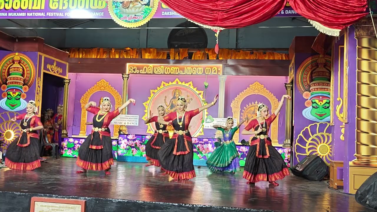 Pushpanjali by Nrithambari school of dance @ Panachikkad Temple 