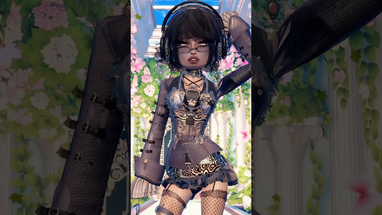 the best new set in #dresstoimpress #dti #roblox #style #update #quest #new #outfit #scarlettfierce