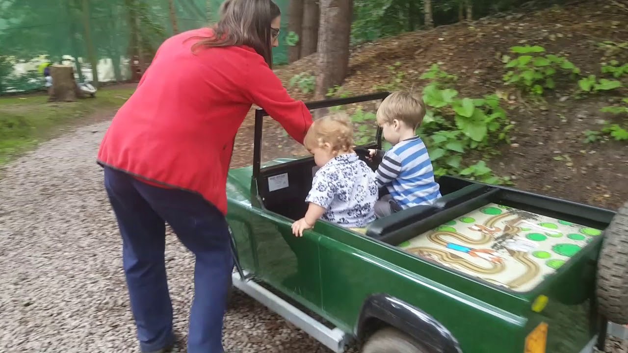 Harry and Remy Driving a Land Rover at Centre Parcs 29.07.2016