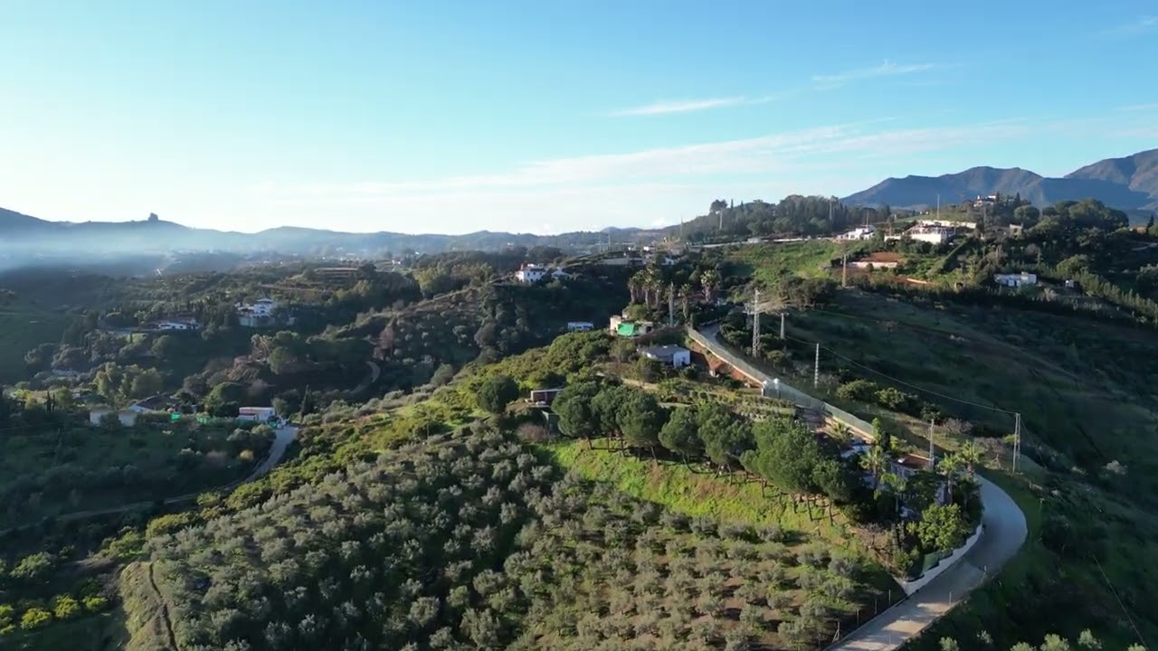 A short flight over Andalusia (Spain) - near Alhaur&iacute;n el Grande (province of Malaga) - 4K Drone