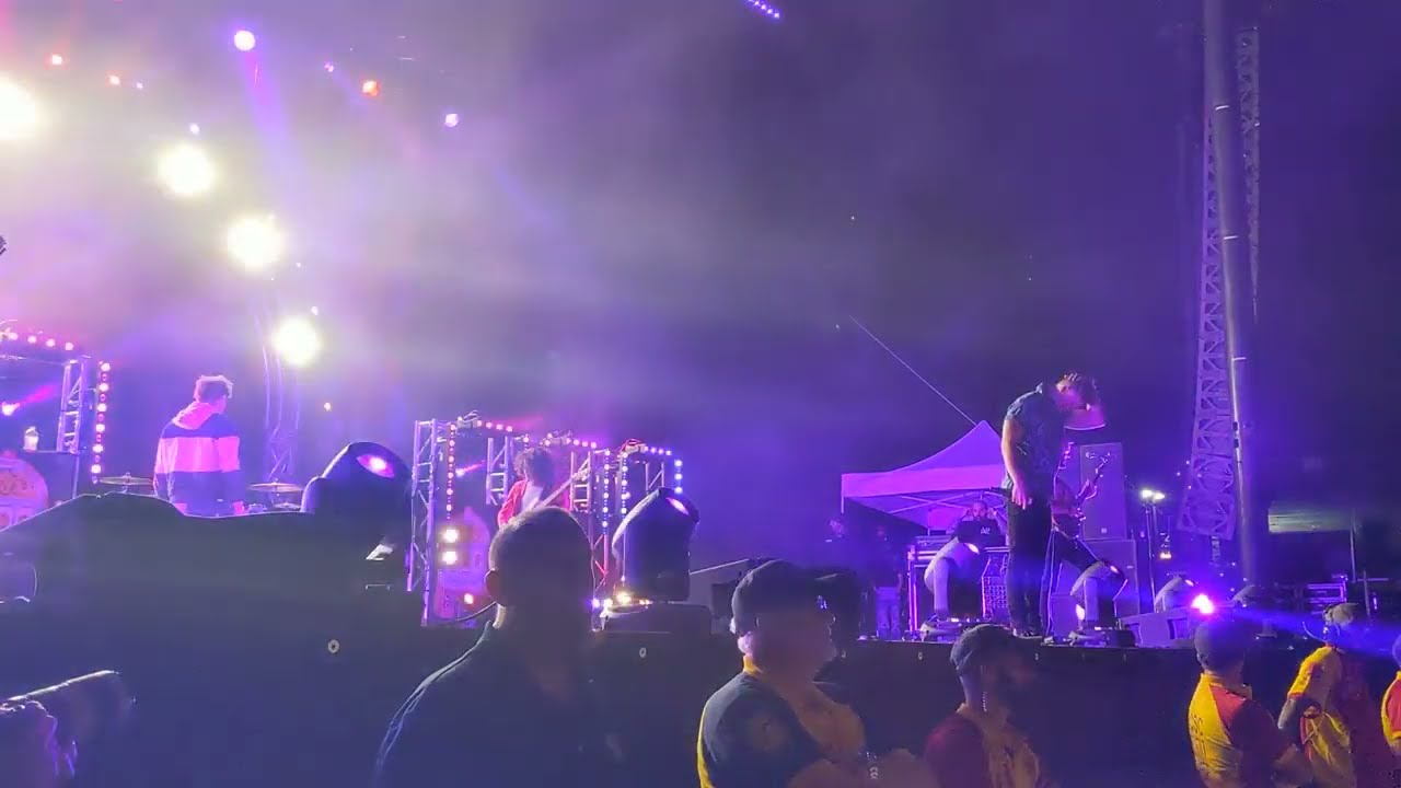 Dance Gavin Dance @ Swanfest 2022 - Strawberry's Wake - Tilian crying