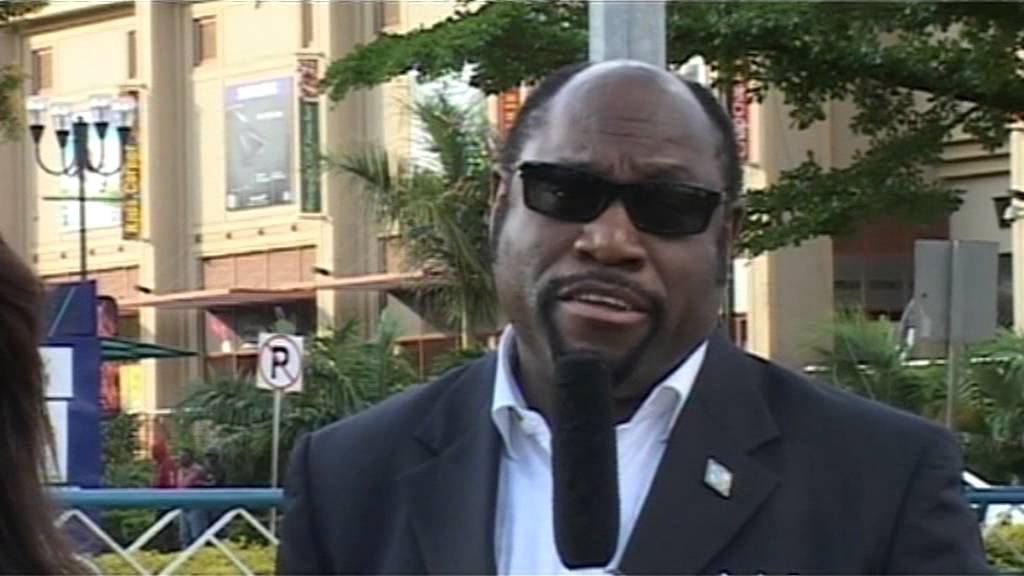DRS MYLES & RUTH MUNROE AT WESTGATE MALL   KENYA