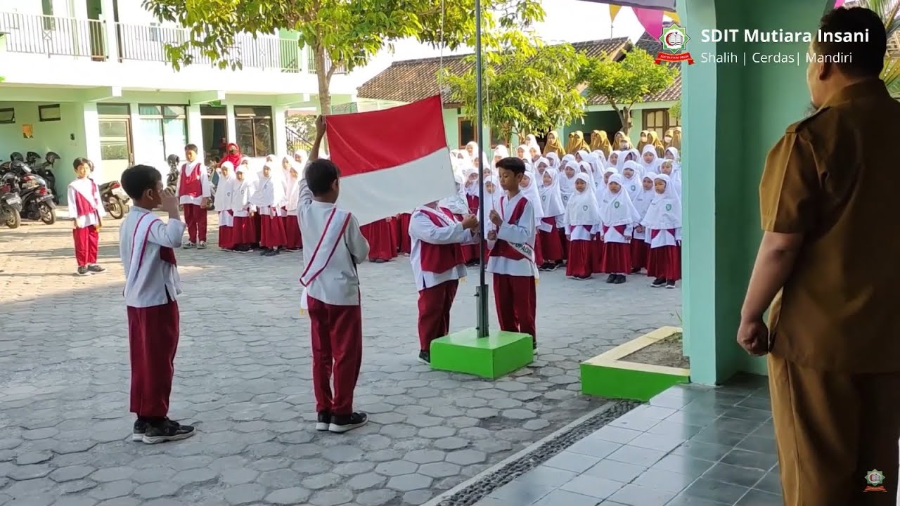 Khidmat !Upacara 17 Agustus di SDIT Mutiara Insani.