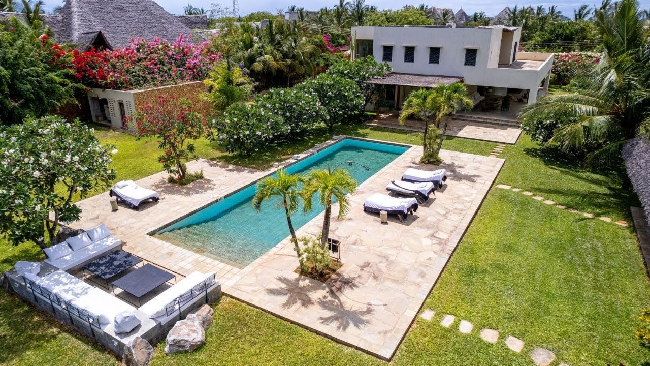 Luxury Coastal Living | Modern 3-Bedroom Home on 1 Acre Near the Beach | Malindi