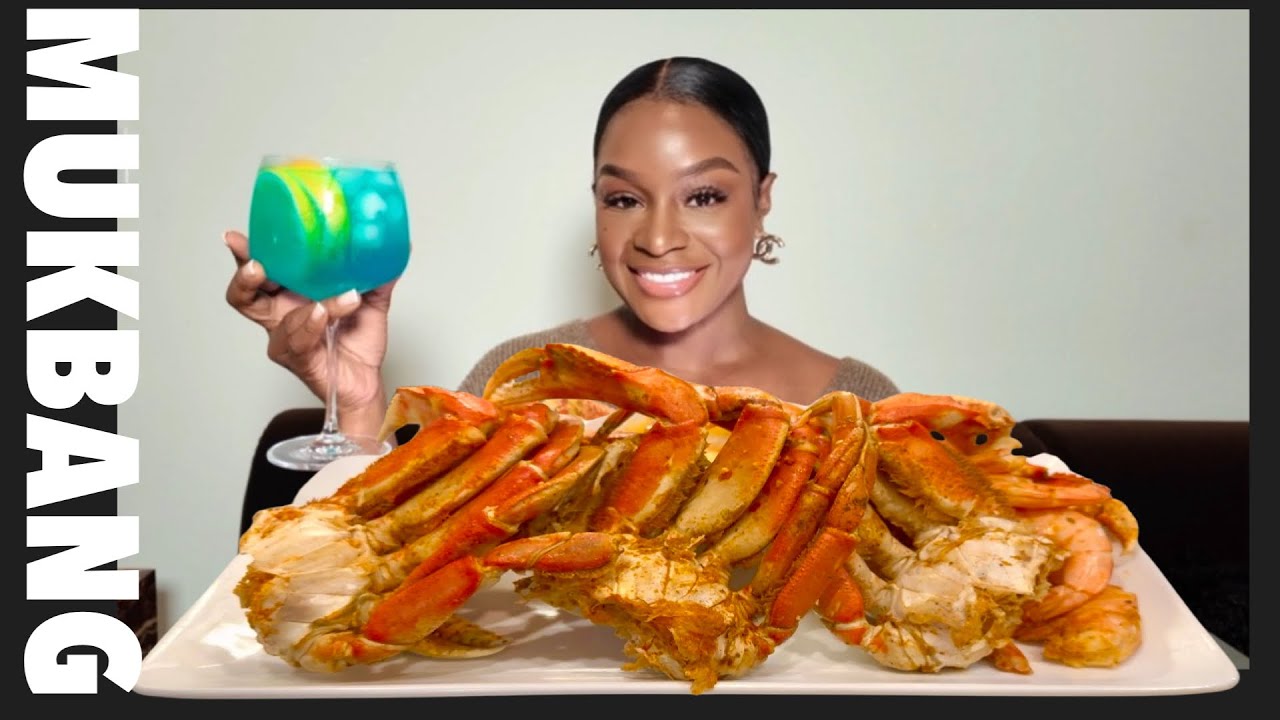 SPICY DUNGENESS CRAB LEGS & PRAWNS | SEAFOOD BOIL MUKBANG + STORY TIME 