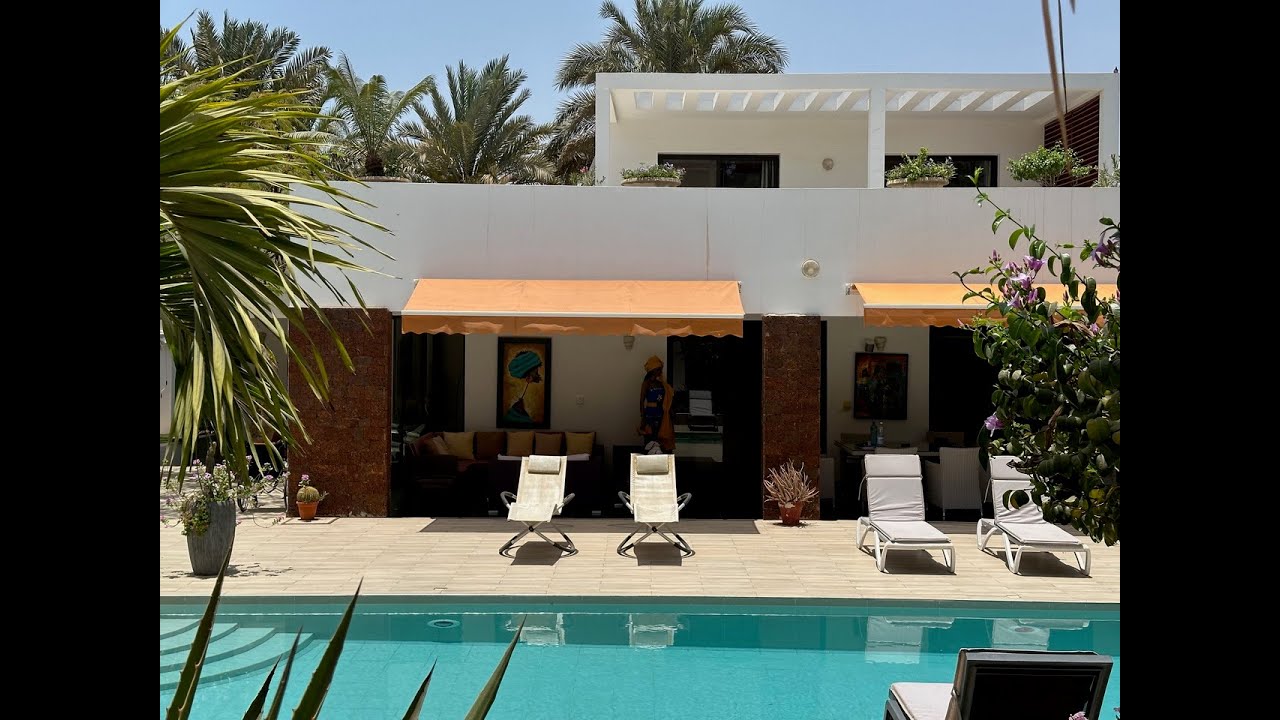 NIANING: A VENDRE villa contemporaine bord de mer 380M²  piscine 7 pièces 1500M²  de terrain