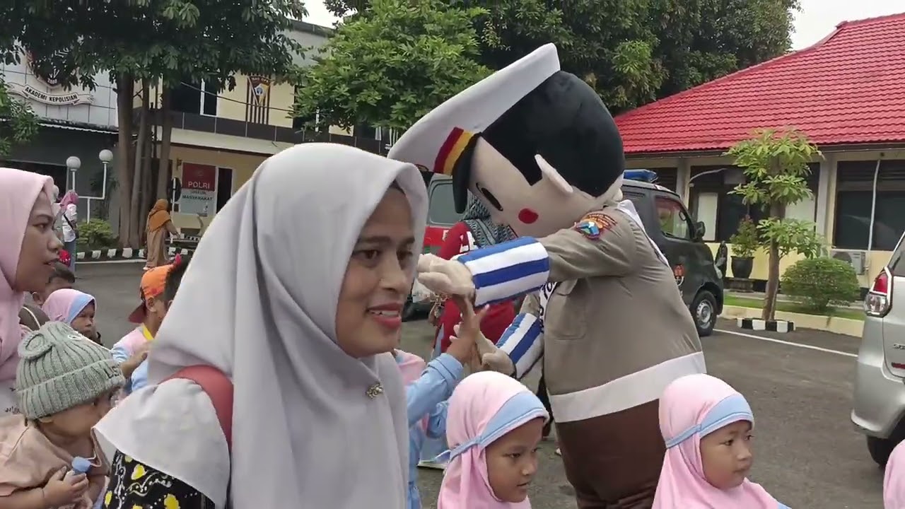 Polisi Sahabat Anak. TK YWKA berkunjung ke polres bersama gugus VII Jen. Ahmad Yani