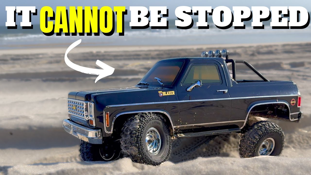 This RC Crawler is FULLY LOADED - FMS K5 Blazer FCX10