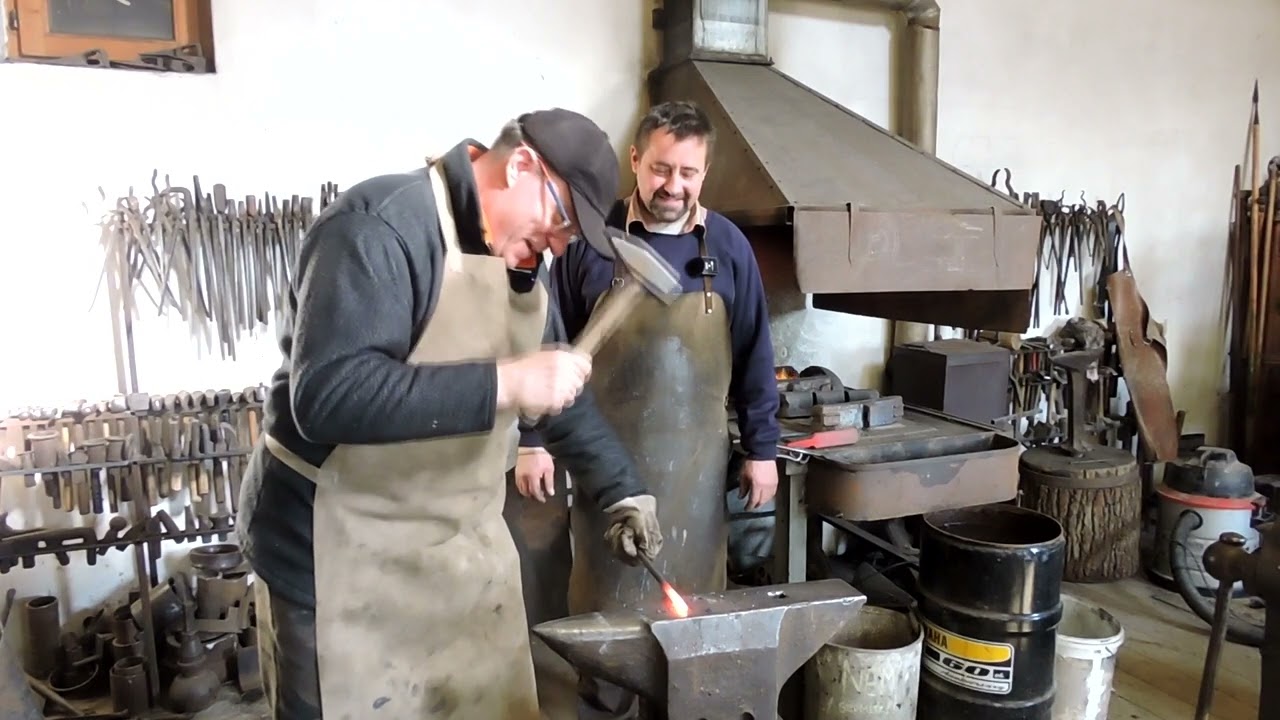 1881. Tanuljunk meg kovácsolni. 🔥🔨 Péter megtanít minket kovácsolni egészen az alapoktól.  😁💪
