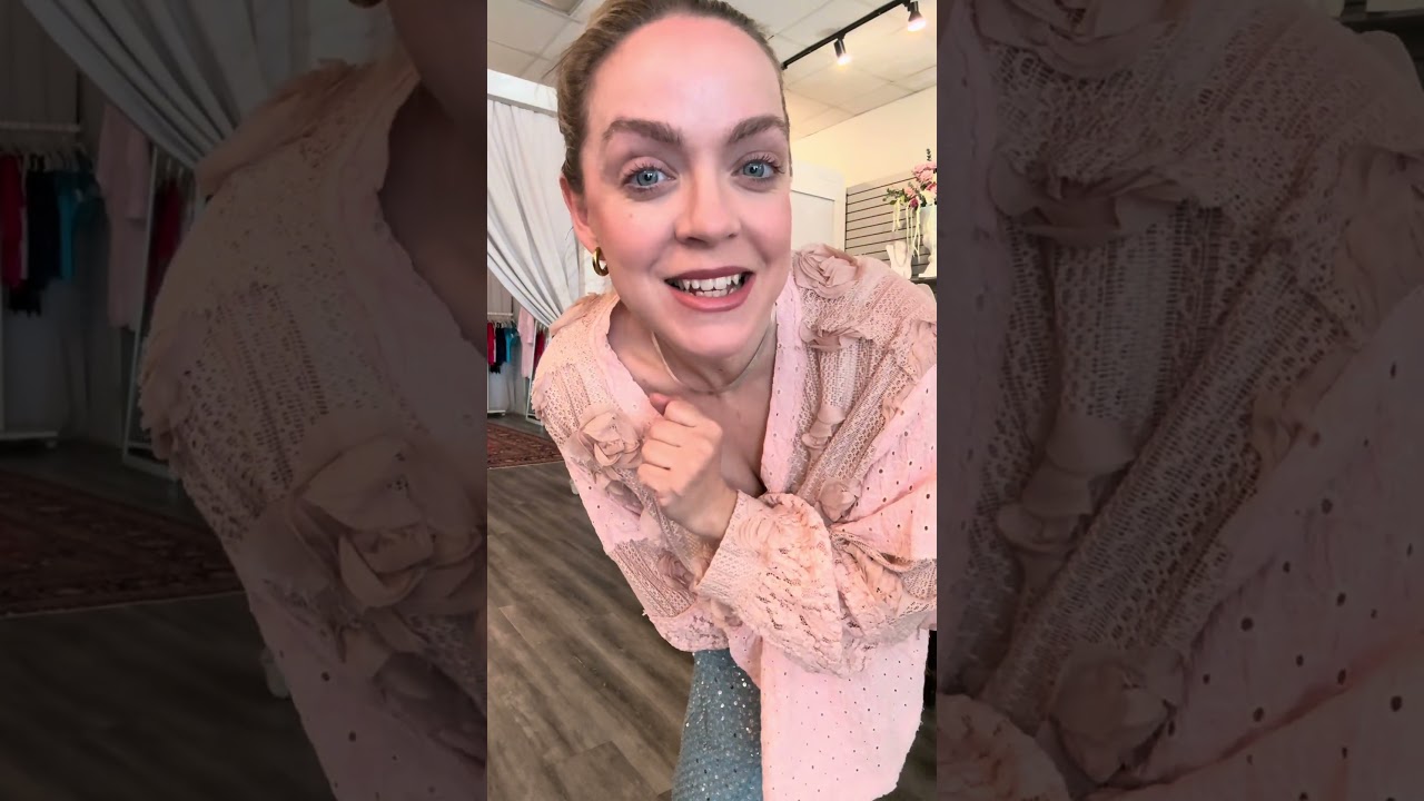 Весна идеально подходит для джинсов с пайетками в любой день недели 😘✌️