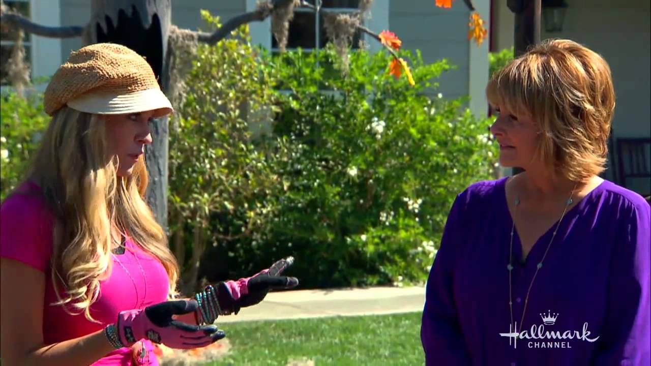 DIY Halloween Cemetery Fence with Paige Hemmis