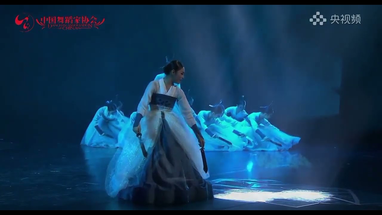 Chinese  dance tutorial 震撼！难得的朝鲜族女子双刀群舞《冬》 第十四届荷花奖民族民间舞终评 中央民族大学舞蹈学院