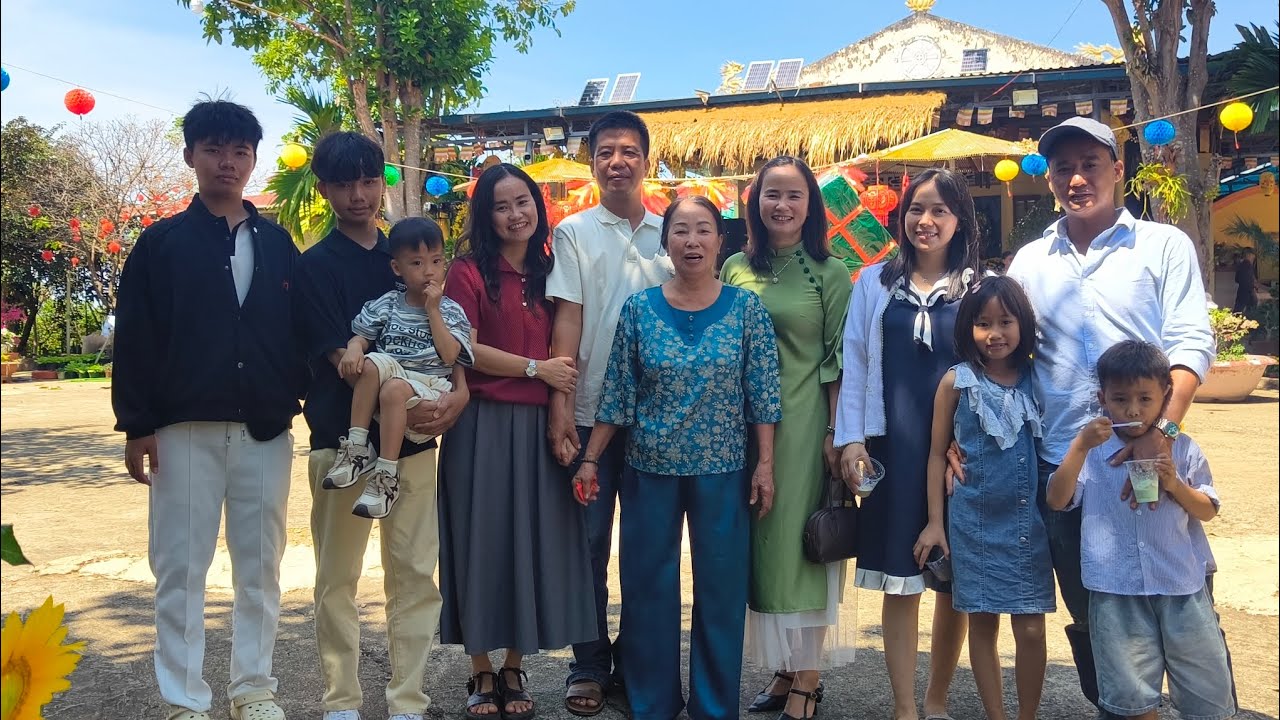 Ngày mùng 1 tết của gia đình mình