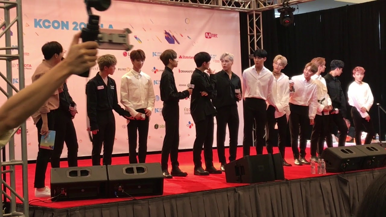 SEVENTEEN FANCAM WITH DICE GAME(Aegyo, Random Dance, Sexy Dance, etc!)KCON 2017 (FRONT ROW)