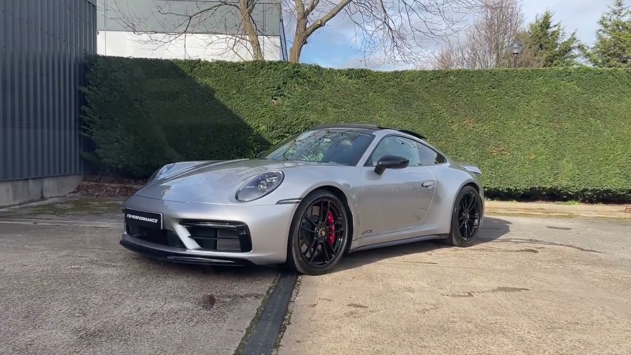 Porsche 992 911 Carrera 4 GTS