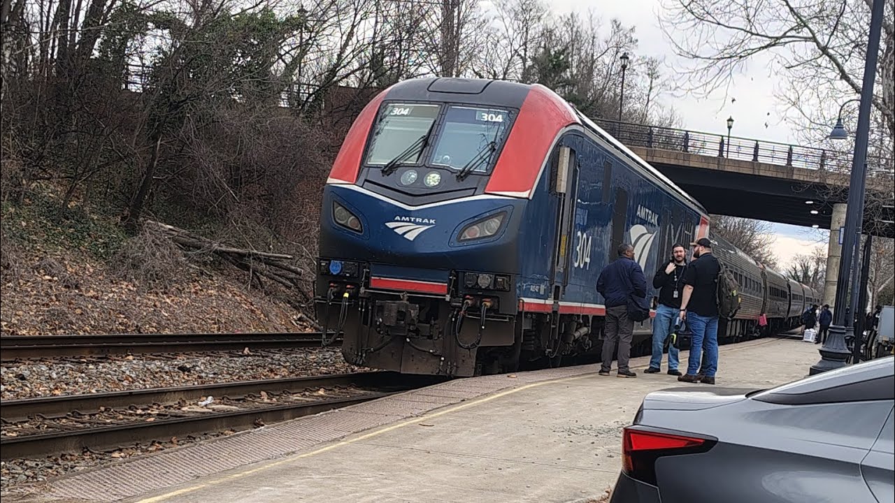 Amtrak 151 deport in Charlottesville Va 