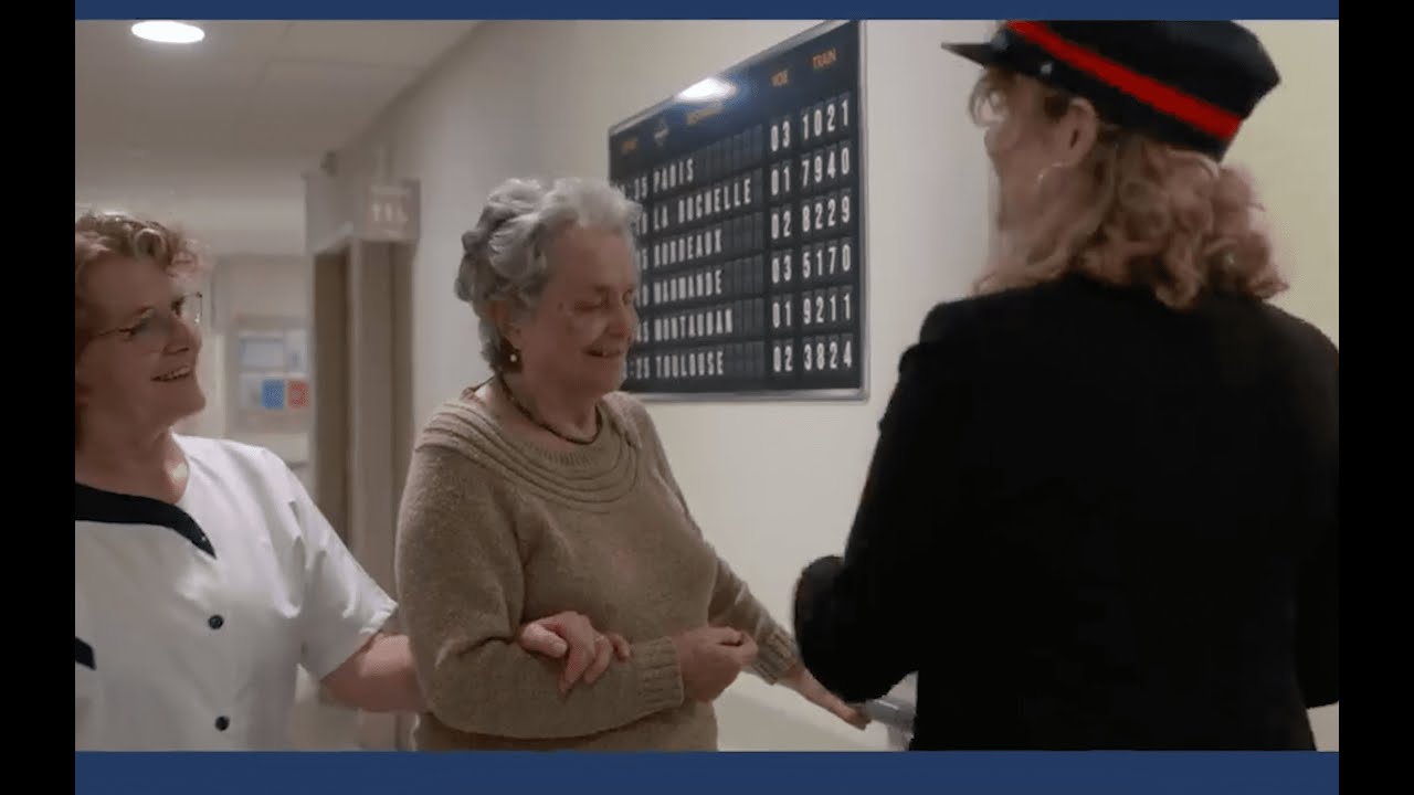 La thérapie du voyage en Ehpad - Le wagon de train pour lutter contre Alzheimer