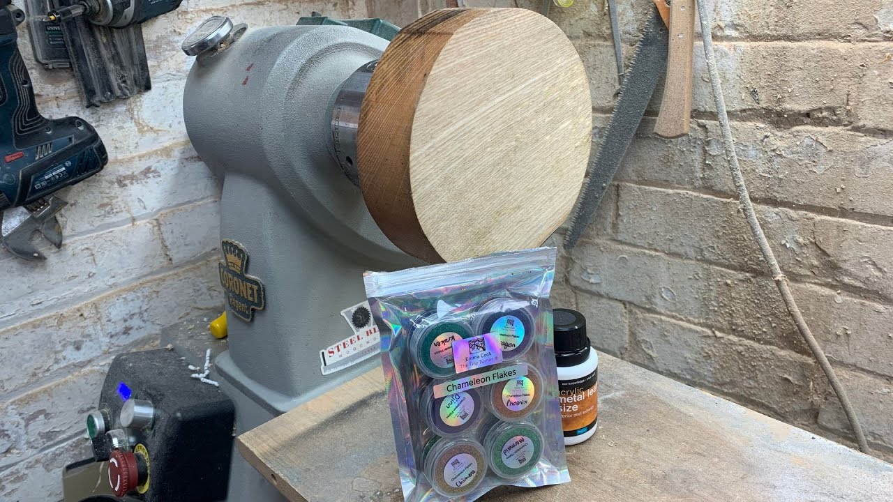 Woodturning - An Ash Bowl with Chameleon colour shift flakes