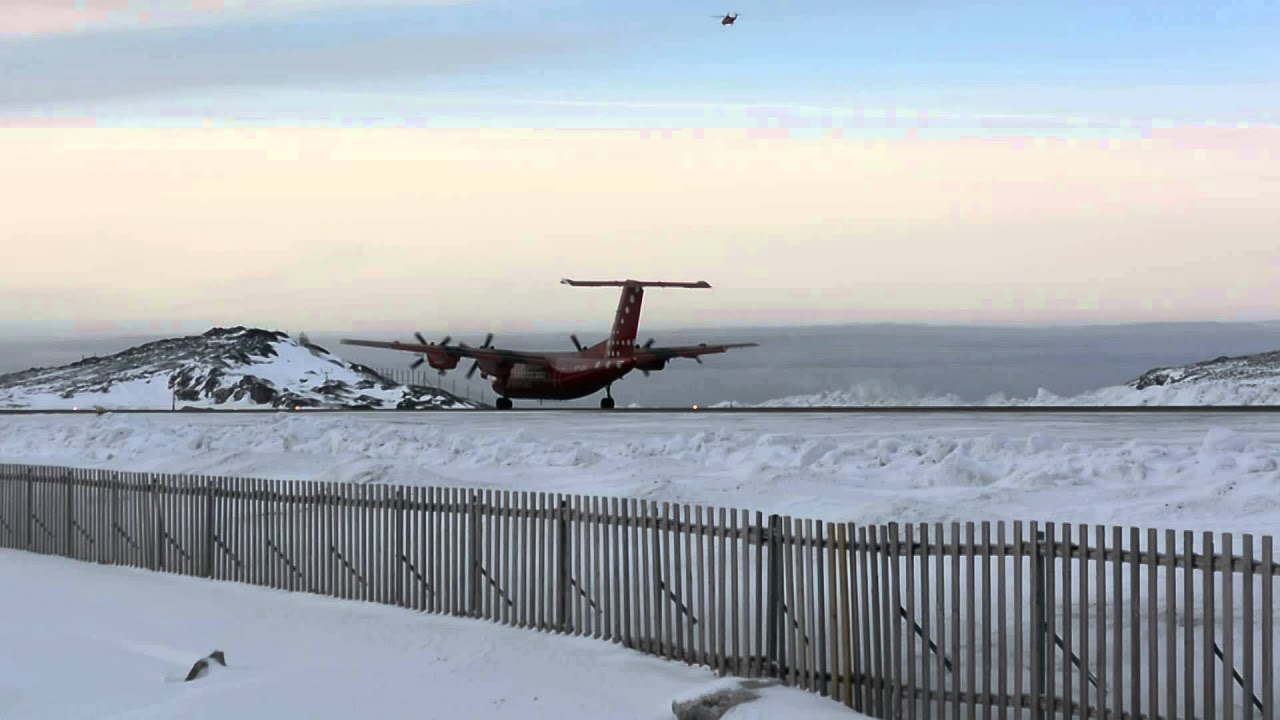 Nuuk Airport, Dash and sirkosky landing