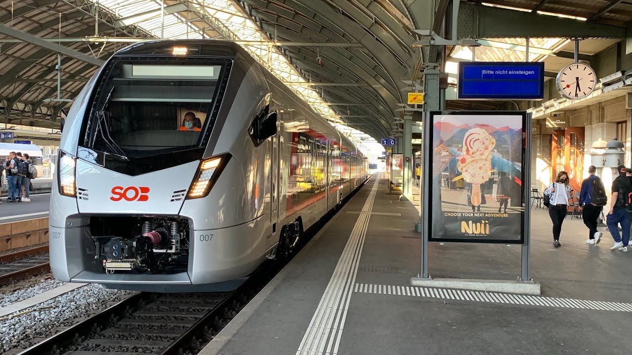 Ausfahrt des Brandneuen (SOB Flirt 3) beim Bahnhof St. Gallen