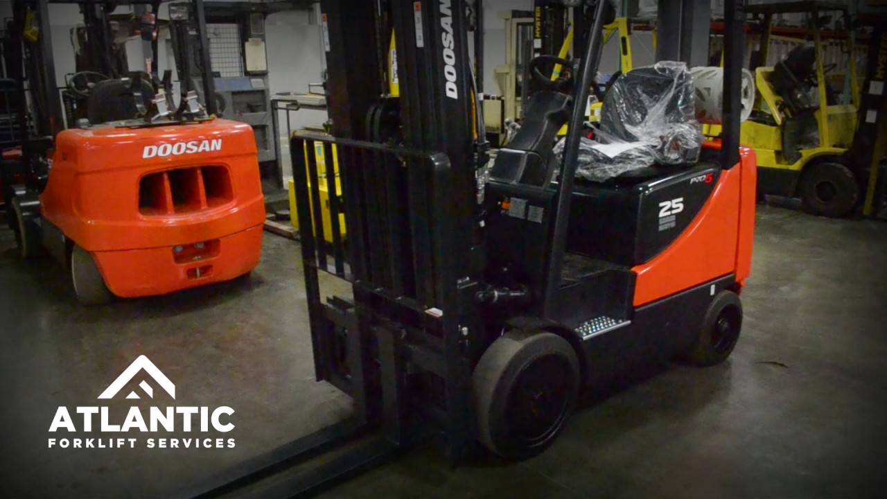 How to Properly Check Forklift Fluid