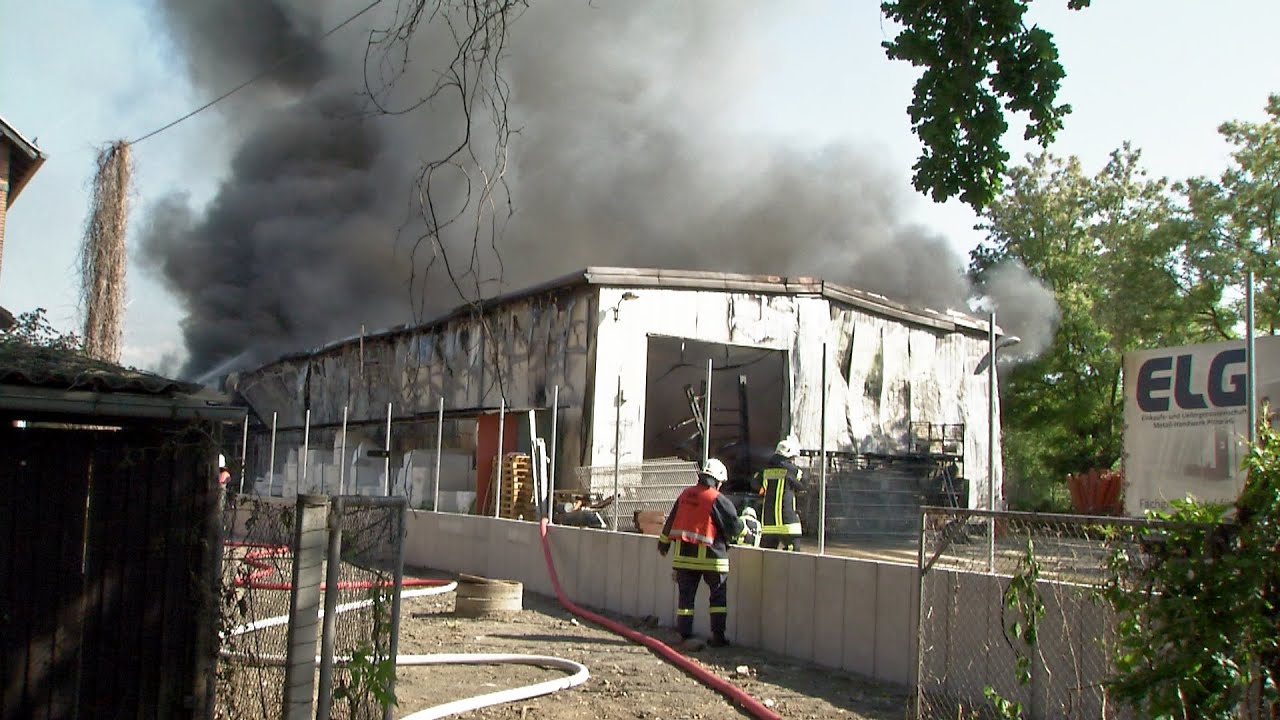 Großbrand in Pirna zerstört Lagerhalle