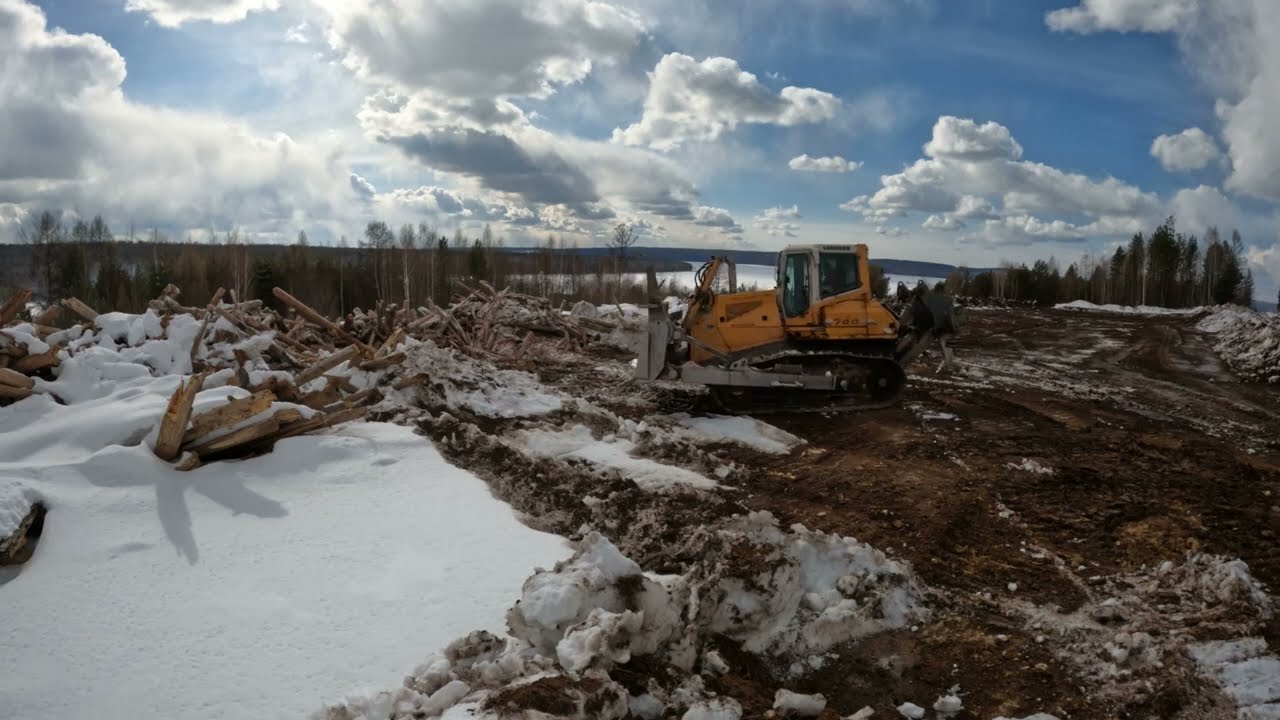 Бульдозер  LIEBHERR 744 в работе