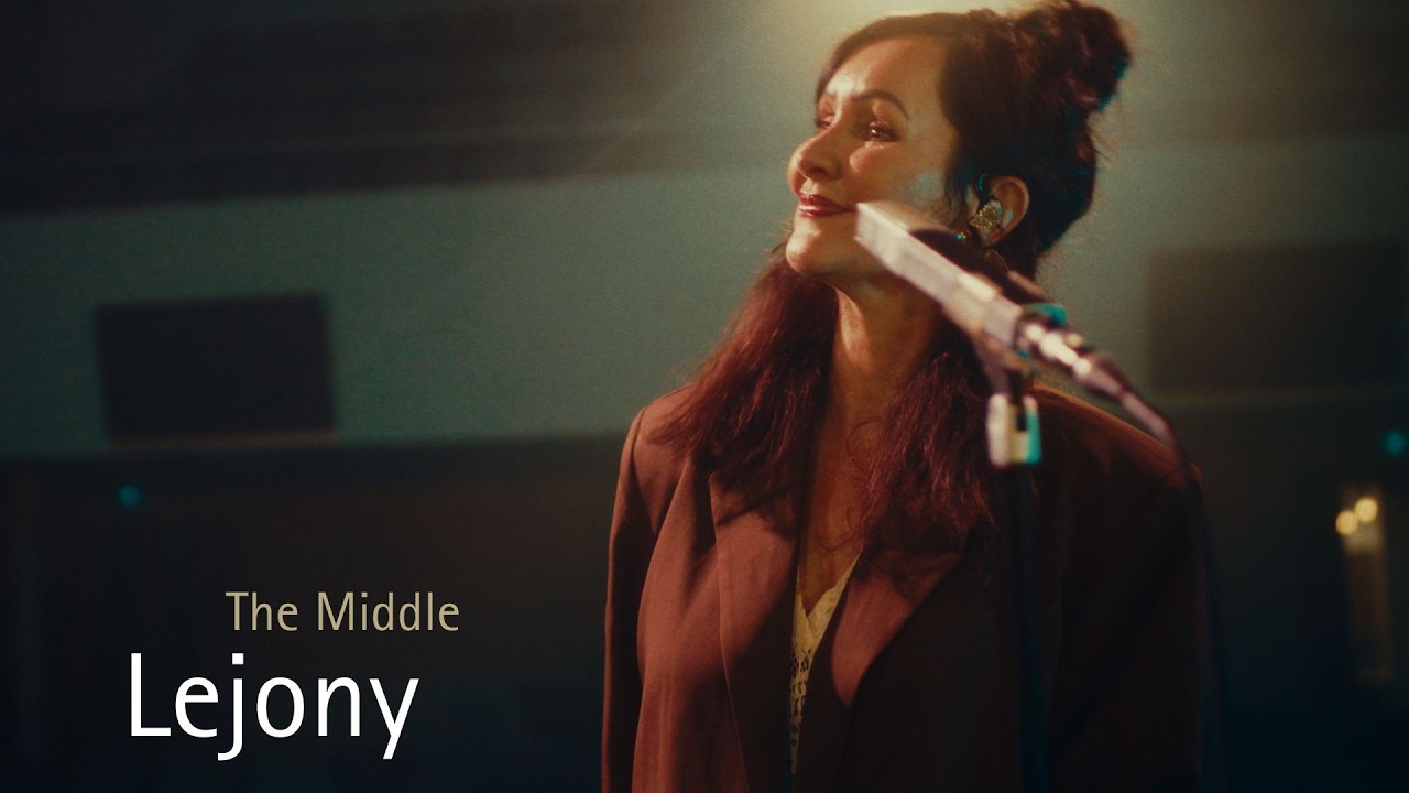 The Middle | Lejony | Live Arrangement
