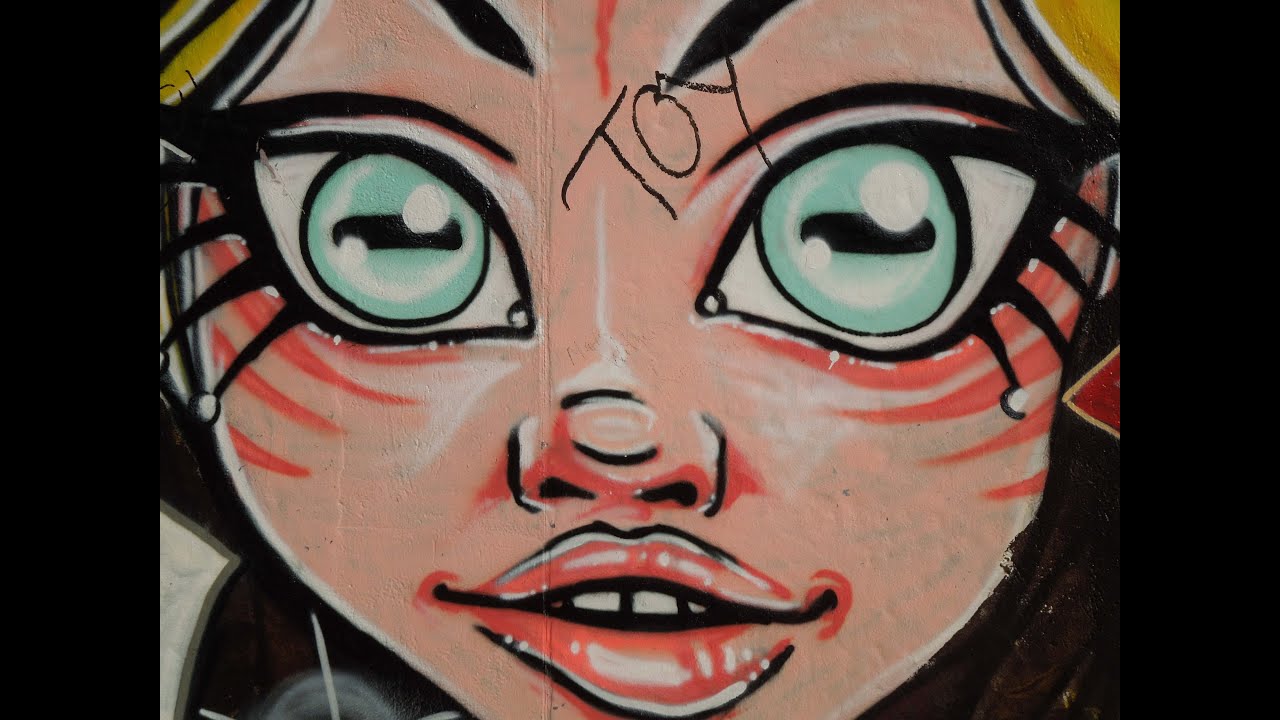 Berlin Graffiti & 