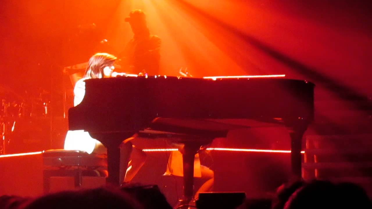Christina Grimmie - Hold On We're Going Home (The Voice Tour 2014)