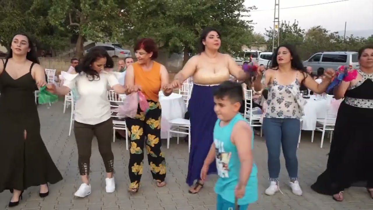 PAZARCIK KARAHASANLAR KÖYÜ DE ÇOŞKULU BİR DÜGÜN
