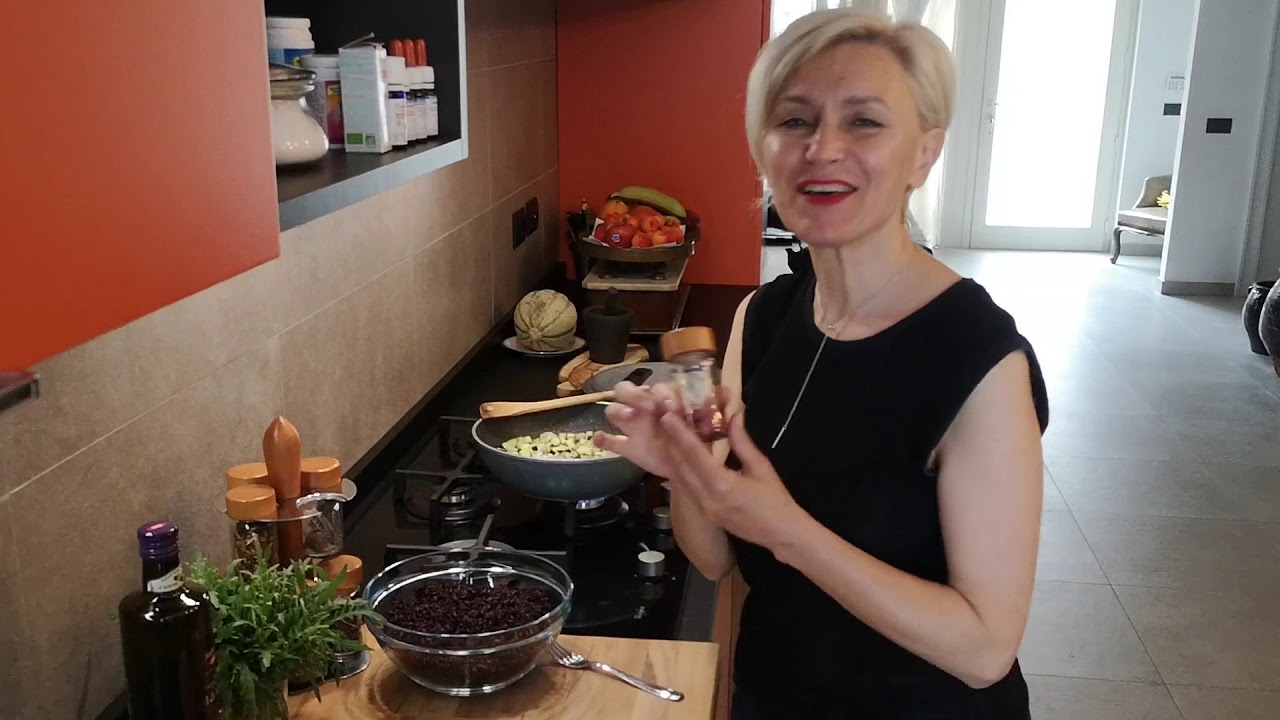 Riso venere con Salmone e olio essenziale di Mirto