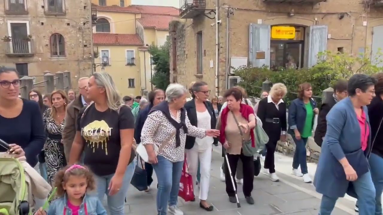 VALLO DELLA LUCANAI- PROCESSIONE PADRE PIO