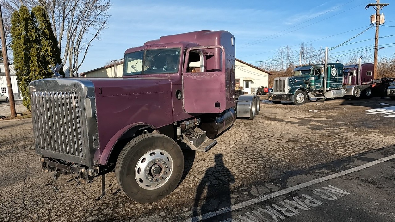 Tearing Down a Custom Peterbilt 379 For New Paint and Parts