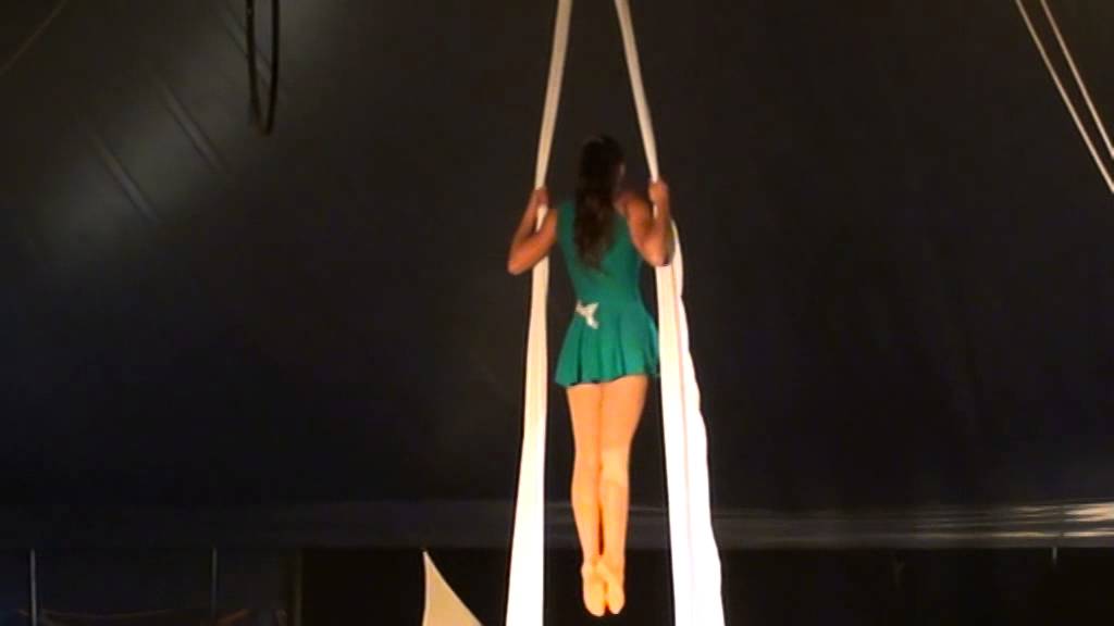 Magali - Spectacle de tissu aérien