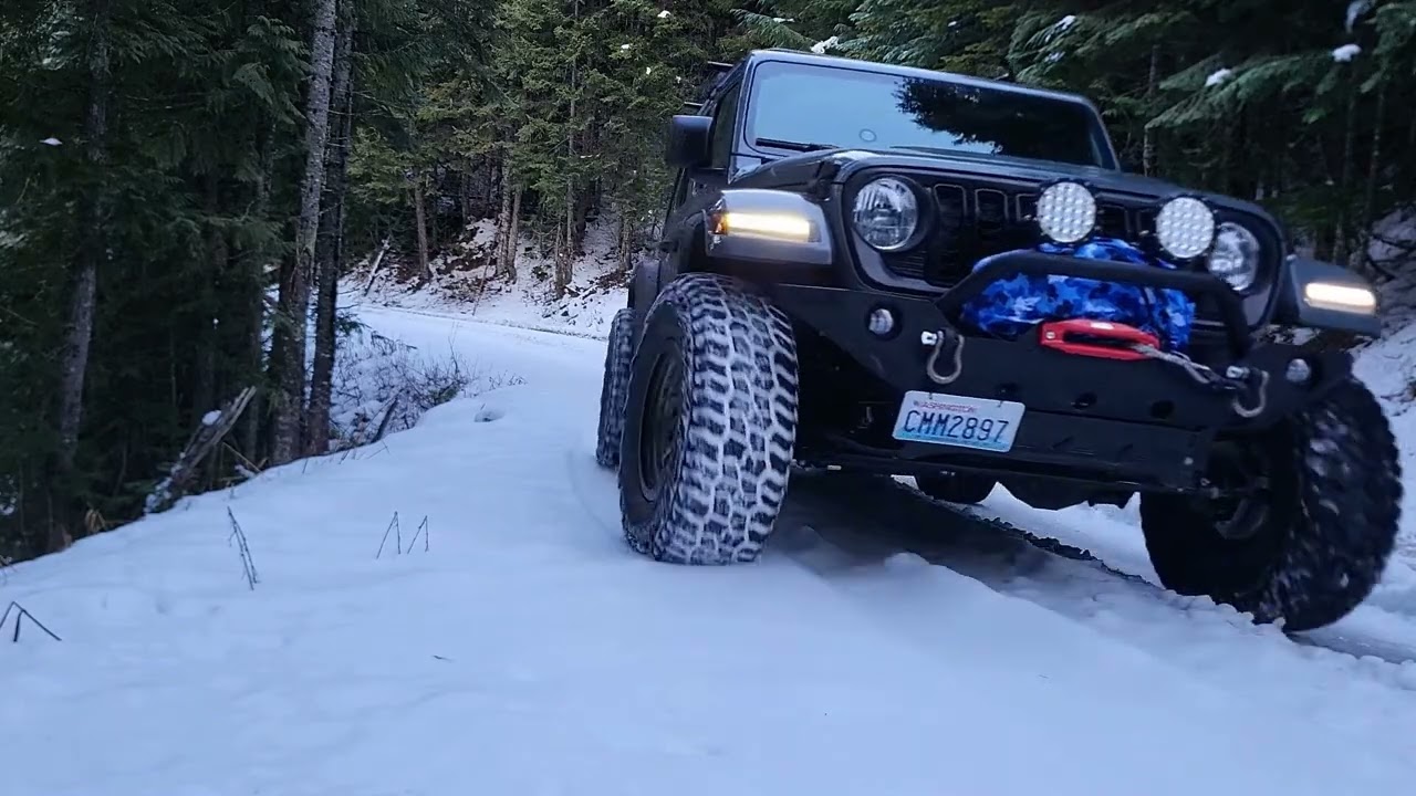 35-дюймовые Mickey Thompson Baja Boss AT справляются со льдом и снегом в Айдахо.