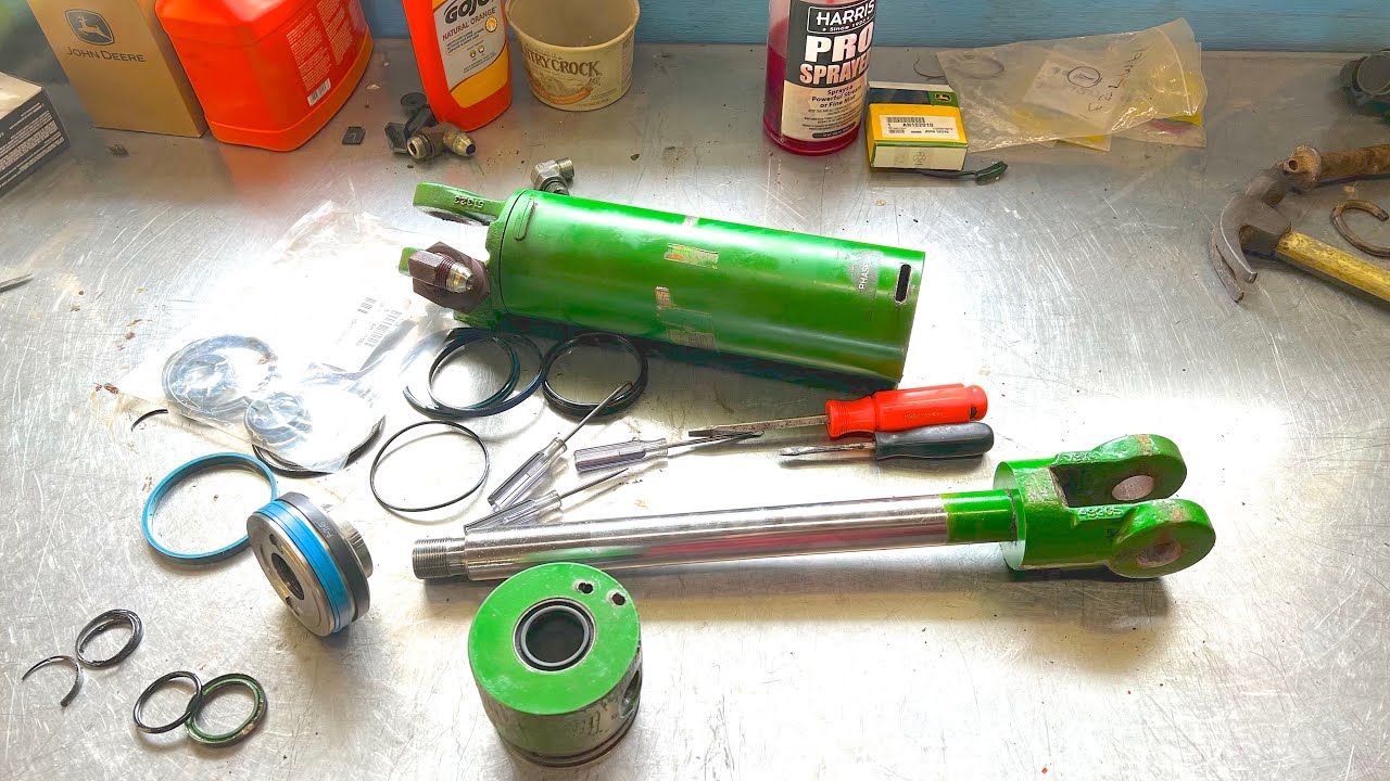 JD Hydraulic Cylinder Repair on a 726 Mulcher