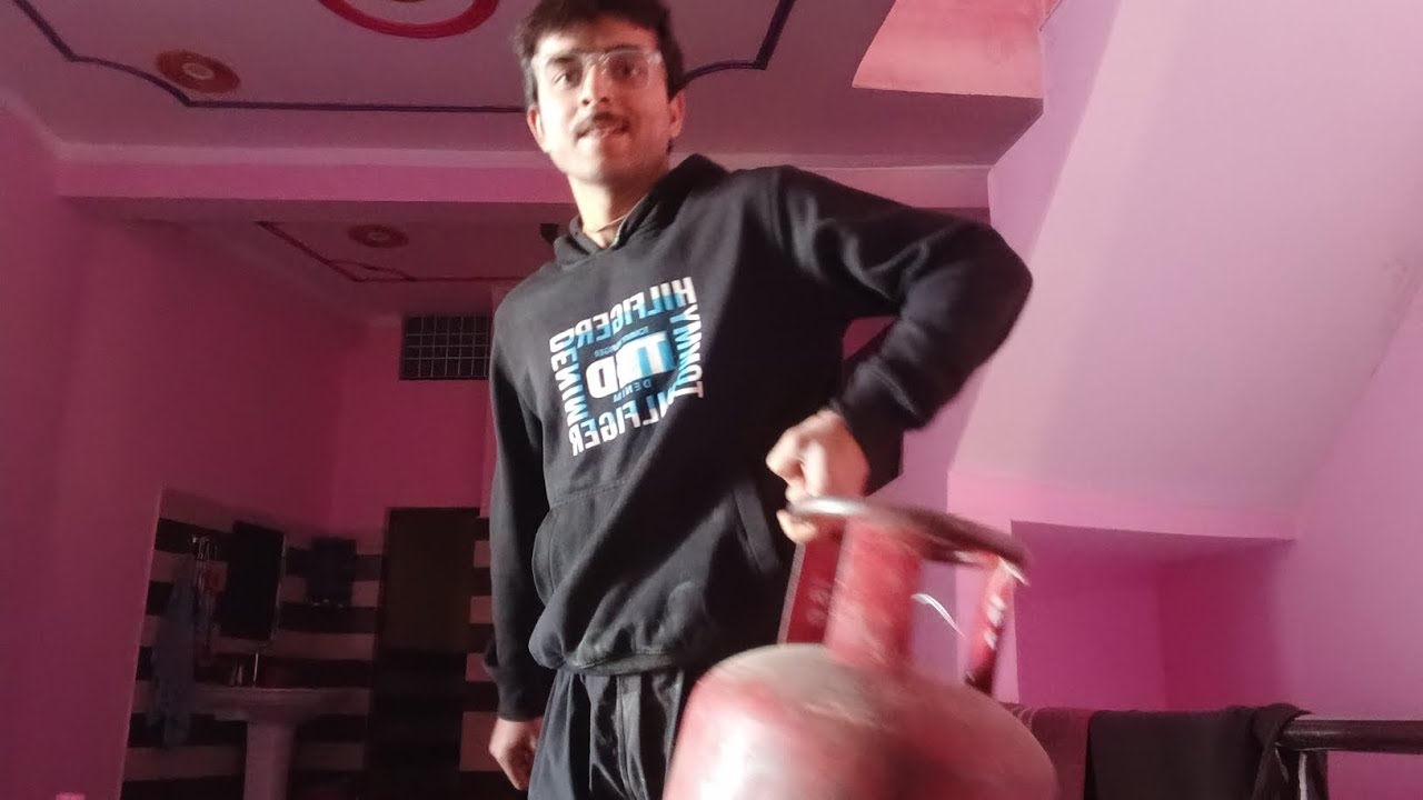 Ek Ungali Se Cylinder Uthaya? 😱