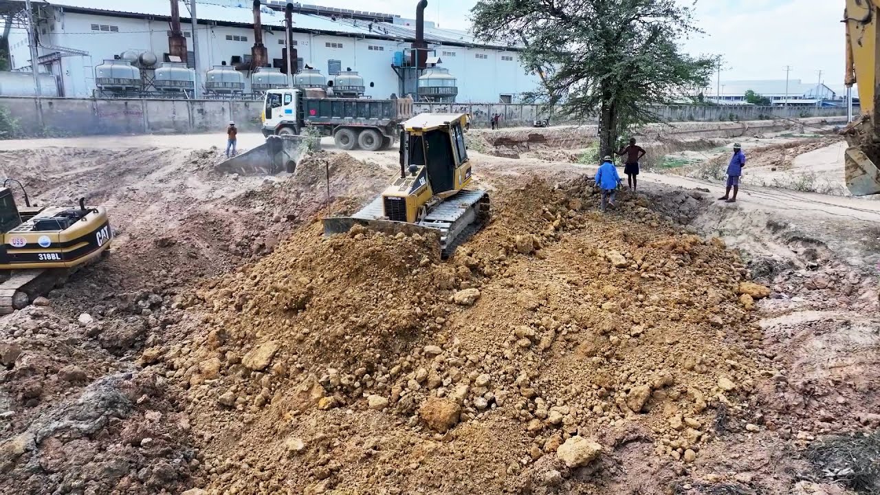 New Project Excellence Technique Bulldozer CAT D5G Building Road - 24ton Truck, 15ton Truck