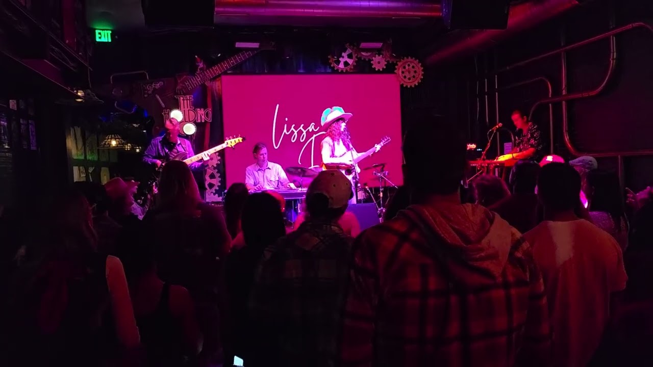 Lissa Dee performing her hit song 